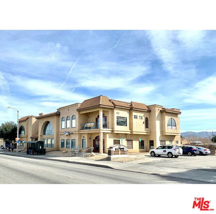 950 E Palmdale Boulevard T