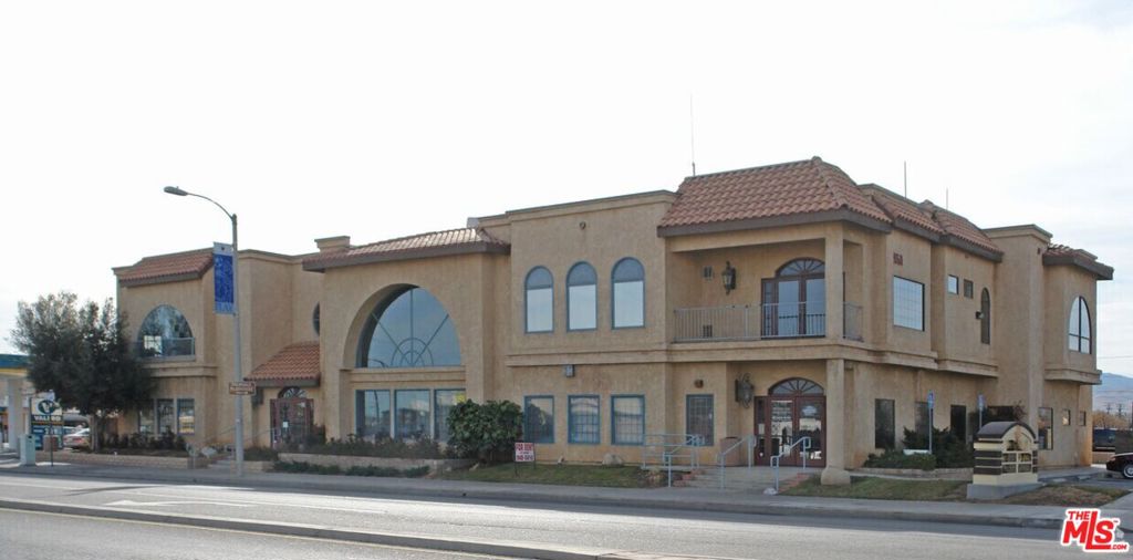 950 E Palmdale Boulevard T