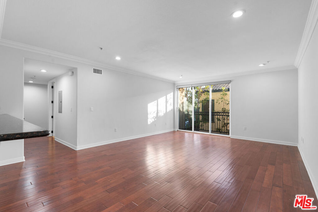 1401 S St Andrews Place 201