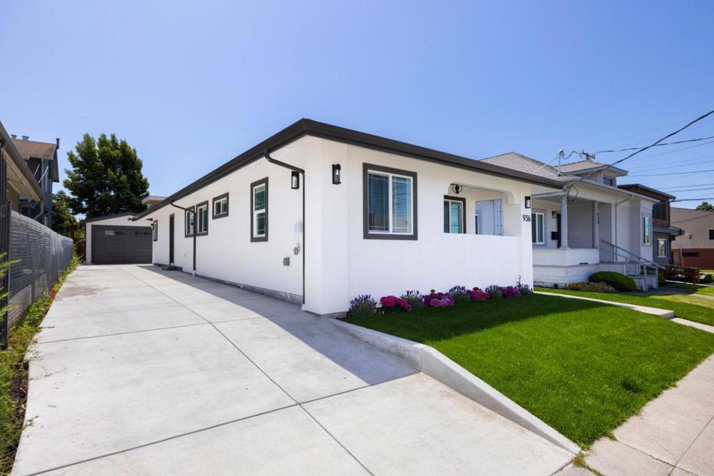 936 Camelia Street