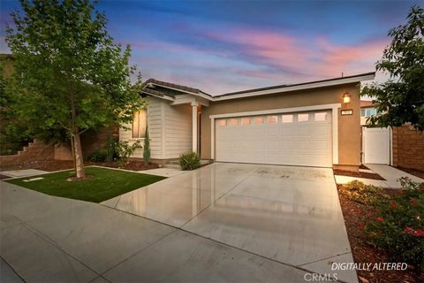 Photo of 360 Elizabeth Court, Rialto, CA 92377 (MLS # CV26077823)