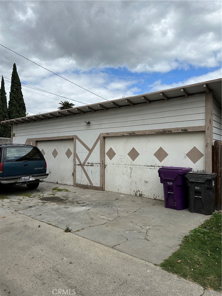 2219 Chestnut Avenue