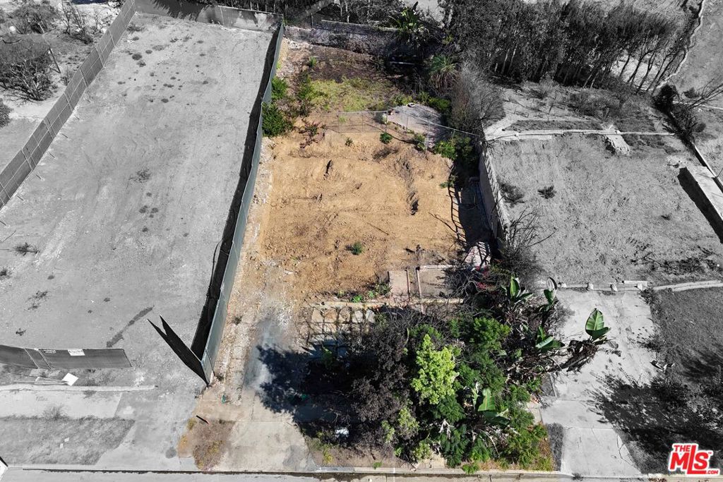Set in the sought after Las Casas Loop neighborhood and on the border of the El Medio Bluffs, this lot presents an excellent opportunity to build a remarkable home with convenient access to both the Palisades Village and the beach. The previous home was a 3-bed, 2-bath, 1,715-SF structure. Phase 1 EPA remediation and Phase 2 debris removal by the Army Corps of Engineers are complete.
