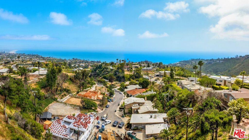 Photo of 1026 Enchanted Way, Pacific Palisades, CA 90272 (MLS # 26671223)