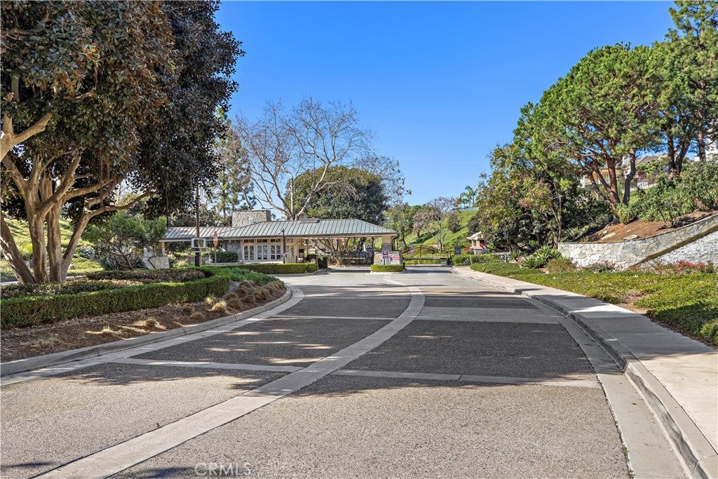 14 Pembroke Ln