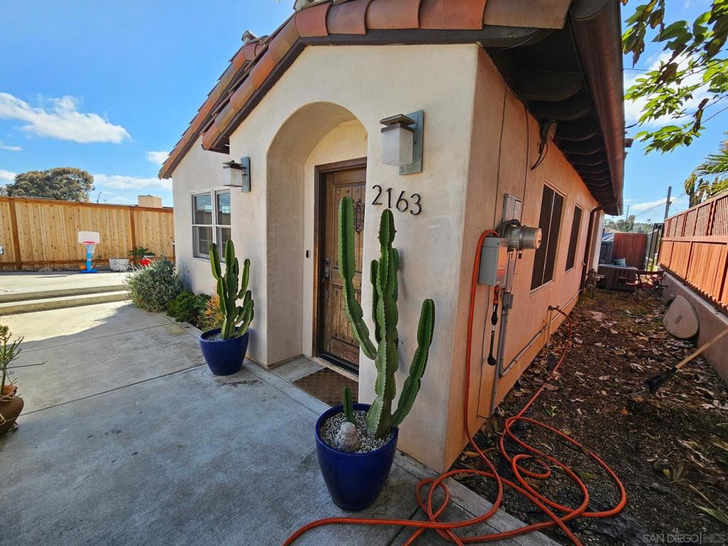 2163 San Clemente St