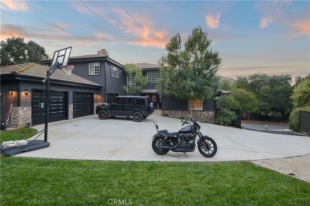 Photo of 2514 Sierra Creek Rd, Agoura Hills, CA 91301 (MLS # SR26084262)