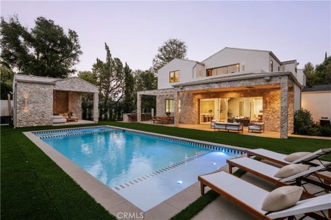 Photo of 16933 Bosque Drive, Encino, CA 91436 (MLS # SR26227309)