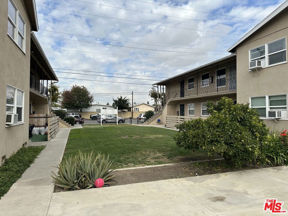 1132 W Valencia Drive