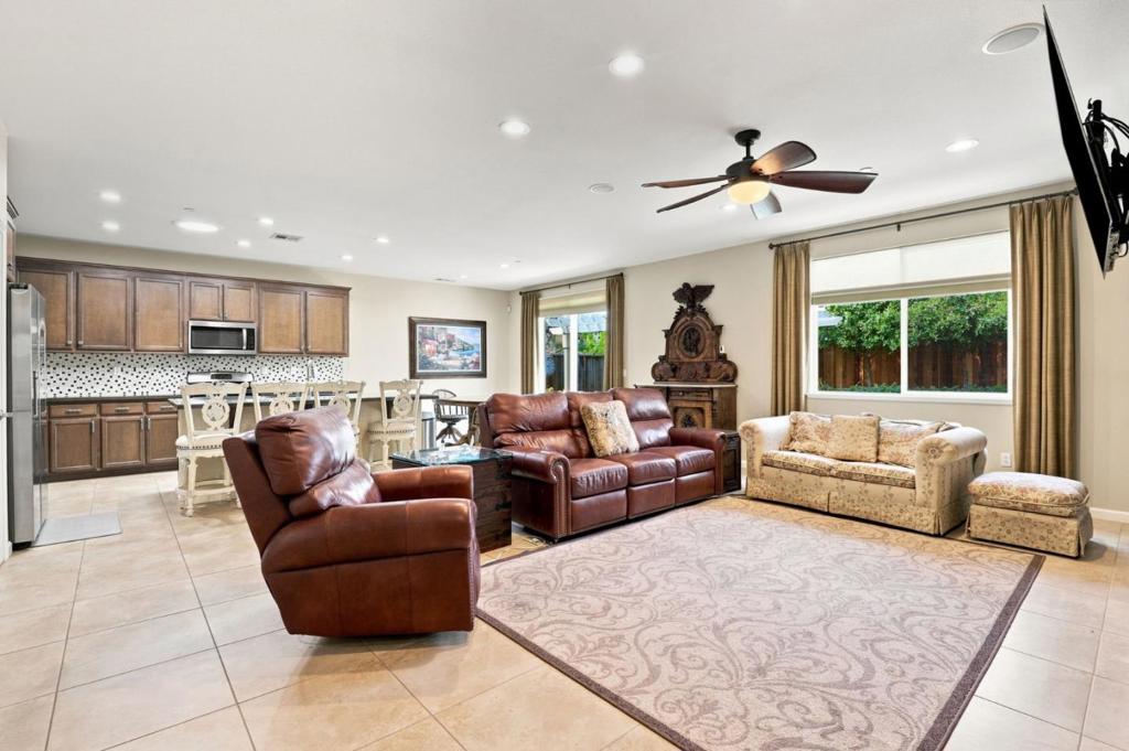 9531 Rodeo Drive