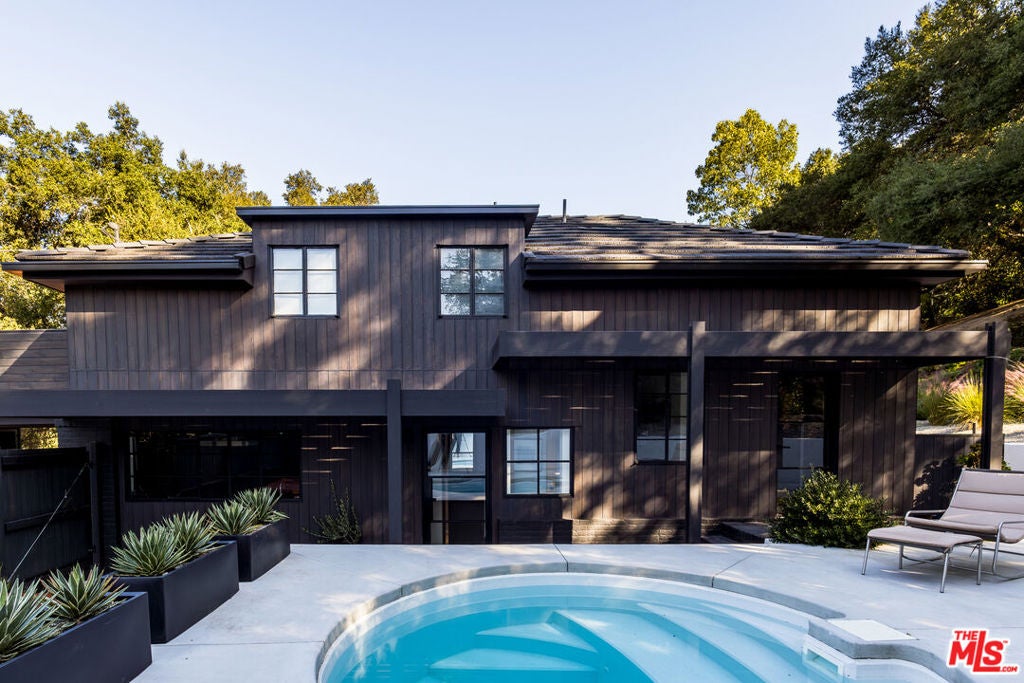 Photo of 3860 Kingswood Road, Sherman Oaks, CA 91403 (MLS # 26658271)