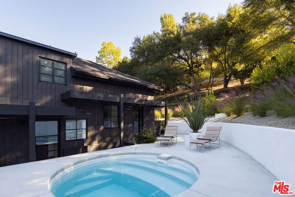 Photo of 3860 Kingswood Road, Sherman Oaks, CA 91403 (MLS # 26658271)