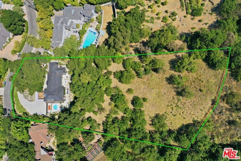 Photo of 3860 Kingswood Road, Sherman Oaks, CA 91403 (MLS # 26658271)