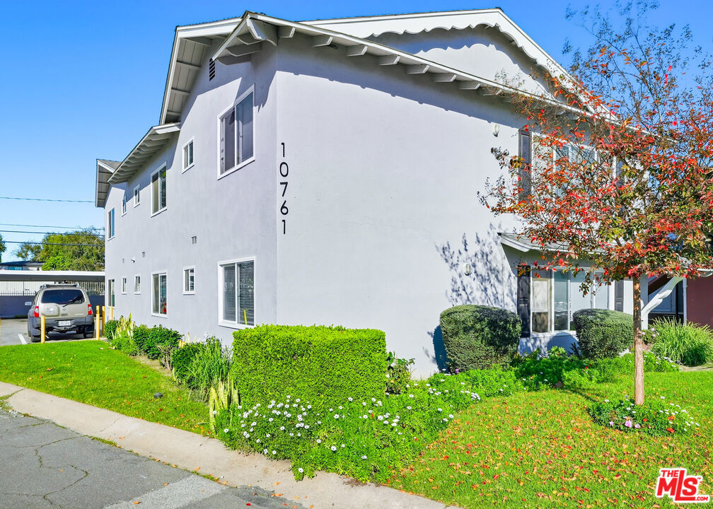 10761 Palma Vista Avenue 6