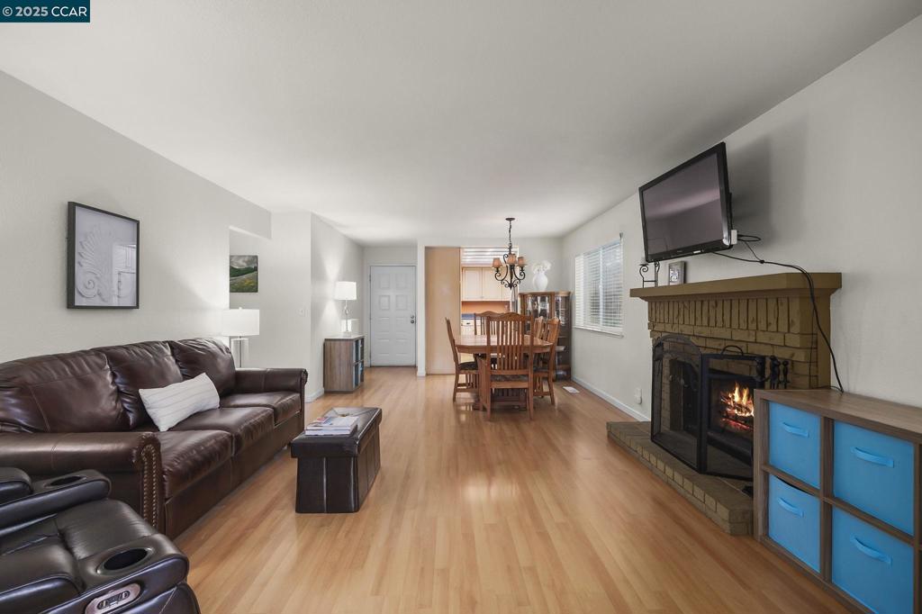 1885 Shirley Dr