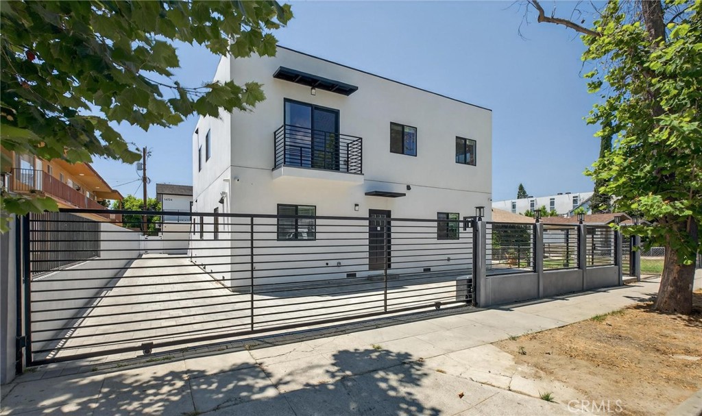 Beautifully remodeled two-bedroom, one bath unit in a great area of Van Nuys. Features include wood floors throughout, heating and air conditioning, new appliances included, private washer and dryer in the unit, double pane windows for comfort and quiet and two private tandem parking spaces.