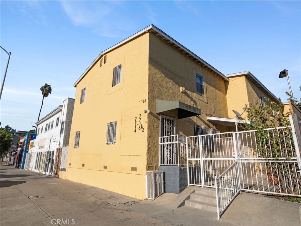 Rare investment + live/work opportunity in South LA! 7714 S Broadway is a well-maintained 4-unit, townhome-style property offering (3) 3bd/2ba + (1) 2bd/1ba across 4,310 sq ft on a 6,241 sq ft lot. Each 3bd unit has laundry hookups, all units include furnaces, and several have been updated. Features include a small courtyard and a large gated parking area with 8 spaces (2 per unit) plus ADU potential. Zoned R1 with C2 corridor exposure, combining residential financing options with the visibility of Broadway frontage.
Excellent central location near shopping and public transportation.