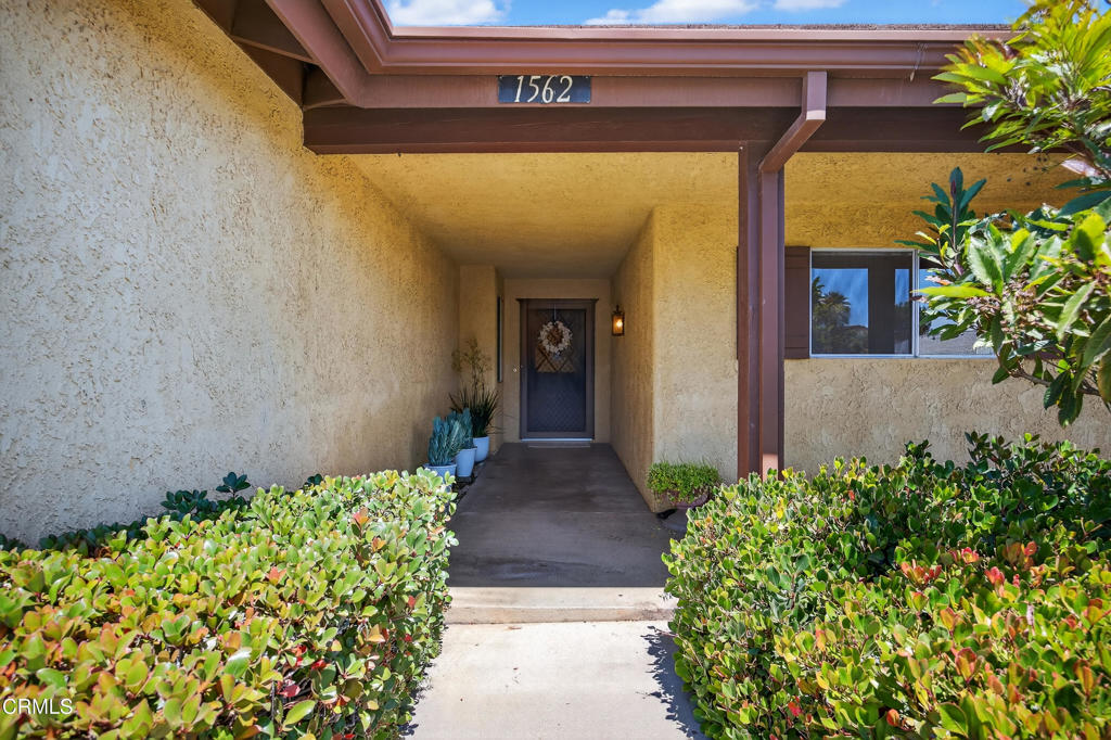 1562 Avenida Del Manzano