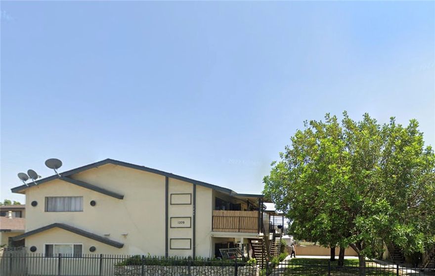 This unit has new kitchen cabinets and Granite countertops and is a 2 bed 2 bath located at the end of a cul-de-sac in North Ontario. Large bedrooms one of which has a full bath. Both rooms have large closets and large windows with lots of natural light.