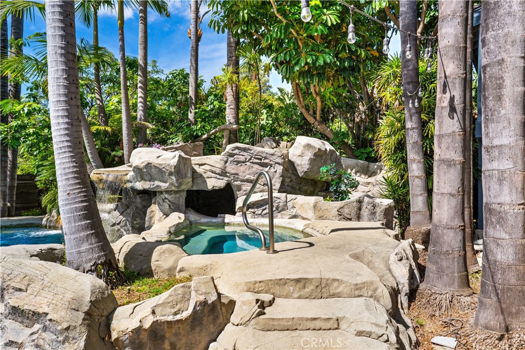 451 N Baldy Vista