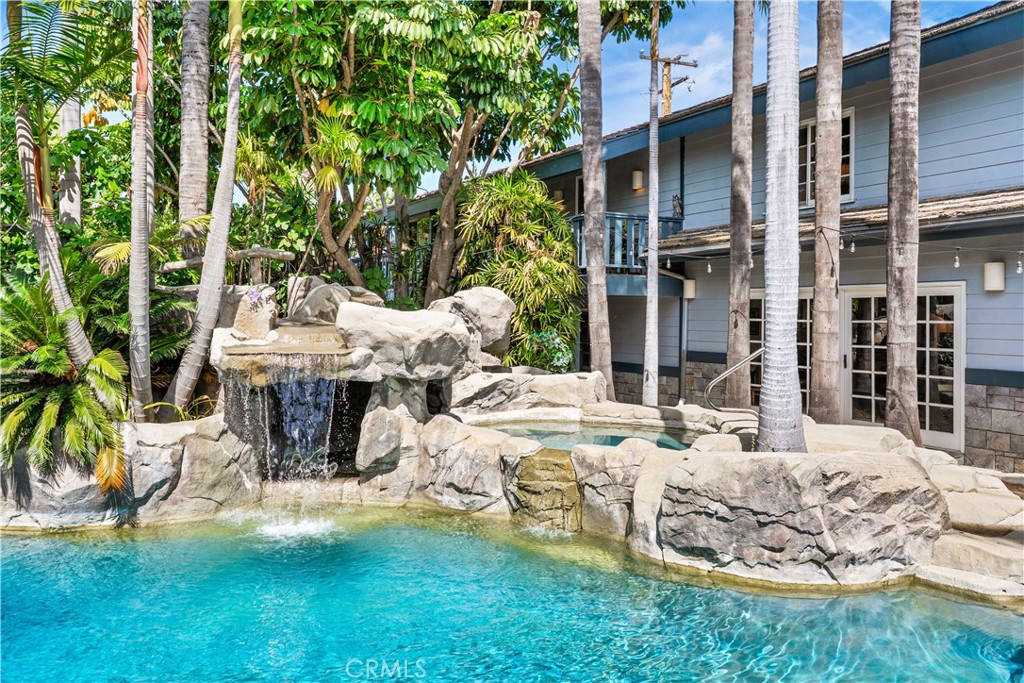 451 N Baldy Vista