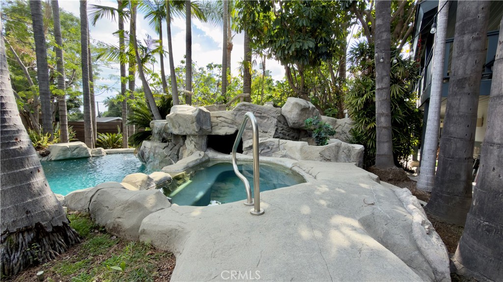 451 N Baldy Vista