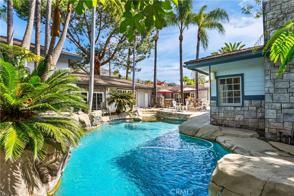 451 N Baldy Vista