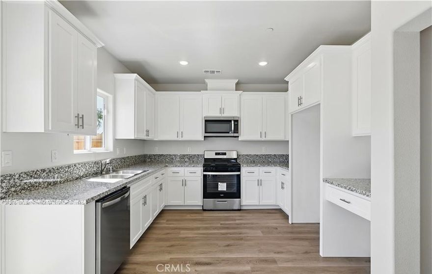 This beautiful 4-bedroom, 2.5-bathroom home offers 2,235 sq. ft. of modern living with INCLUDED solar to help substantially lower utilities in the already affordable MID utility district. Enjoy year-round comfort with a whole-house fan and dual-zone HVAC. The primary suite features two closets, dual vanities, and a soaking tub. Upstairs includes a laundry room with sink and cabinets, hall bath with dual sinks, and plush padded carpet.
Additional highlights include soft-close cabinetry, a finished garage with storage nook, and a corner lot location near Hwy 59 and Campus Parkway—close to schools, shopping, and amenities. Don’t miss this brand-new FGC Home—Reach out to our preferred lender today!