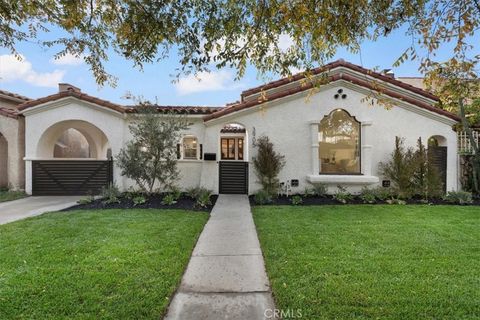 Photo of 3905 Roxton Avenue, Los Angeles, CA 90008 (MLS # IG26046265)