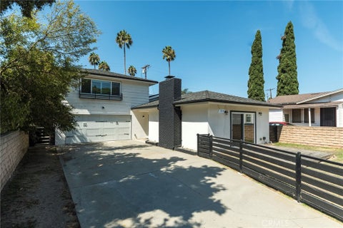 Photo of 3338 Perlita Avenue, Los Angeles, CA 90039 (MLS # BB26177340)