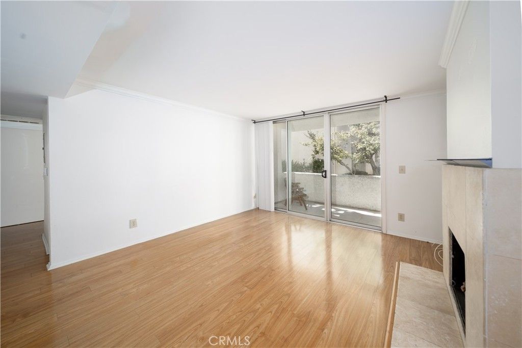Photo of 5325 Newcastle Ave #108, Encino, CA 91316 (MLS # SR25237929)