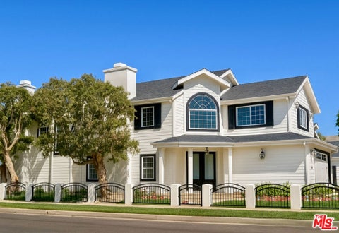 Photo of 7861 W 80th Street, Playa Del Rey, CA 90293 (MLS # 26102152)