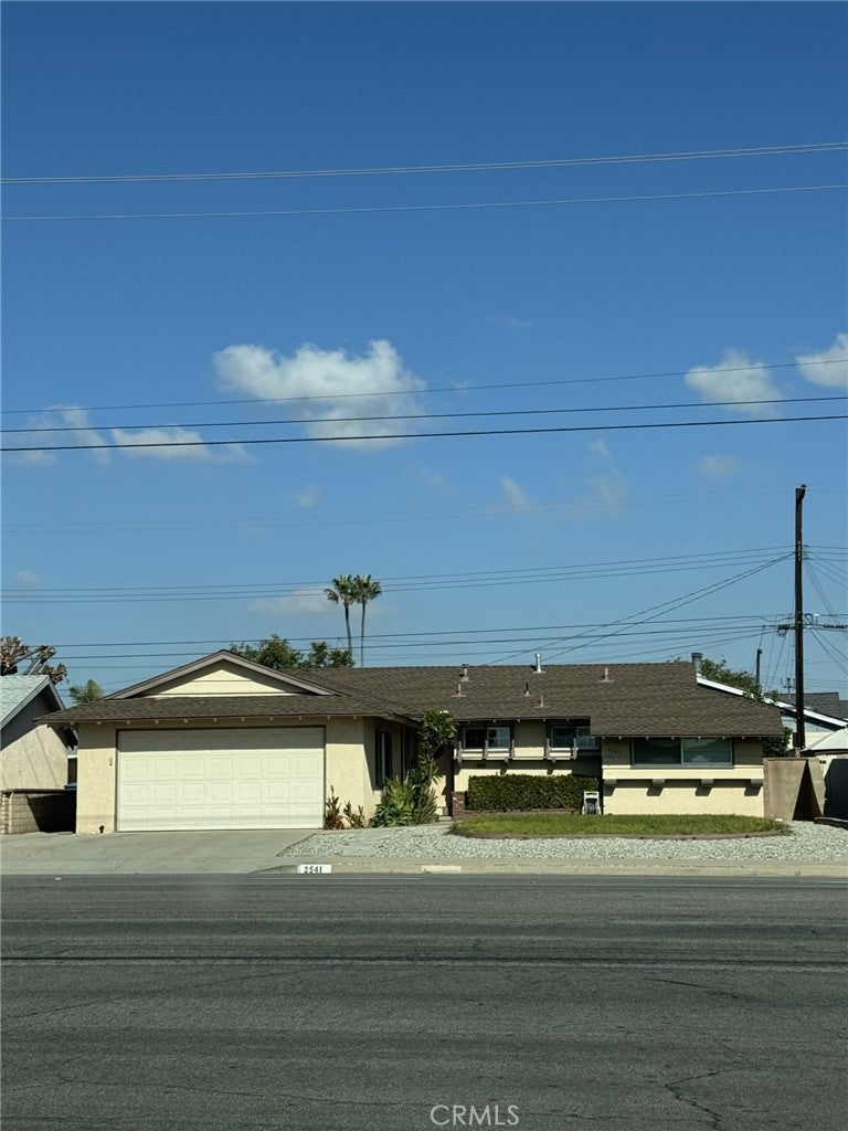 2541 W Lambert