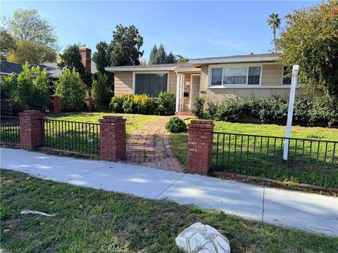 Photo of 5139 Hazeltine, Sherman Oaks, CA 91423 (MLS # SR25271635)