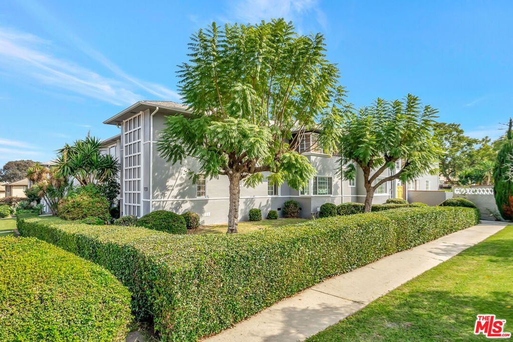 Photo of 4034 Abourne Road #B, Los Angeles, CA 90008 (MLS # 25616595)