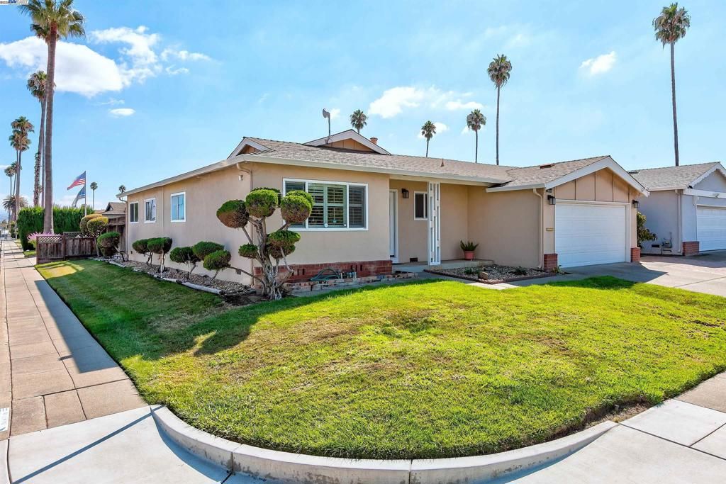 Photo of 5330 Coco Palm Dr Dr, Fremont, CA 94538 (MLS # 41115175)