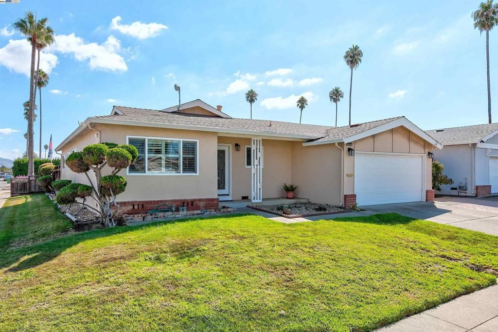 Photo of 5330 Coco Palm Dr Dr, Fremont, CA 94538 (MLS # 41115175)