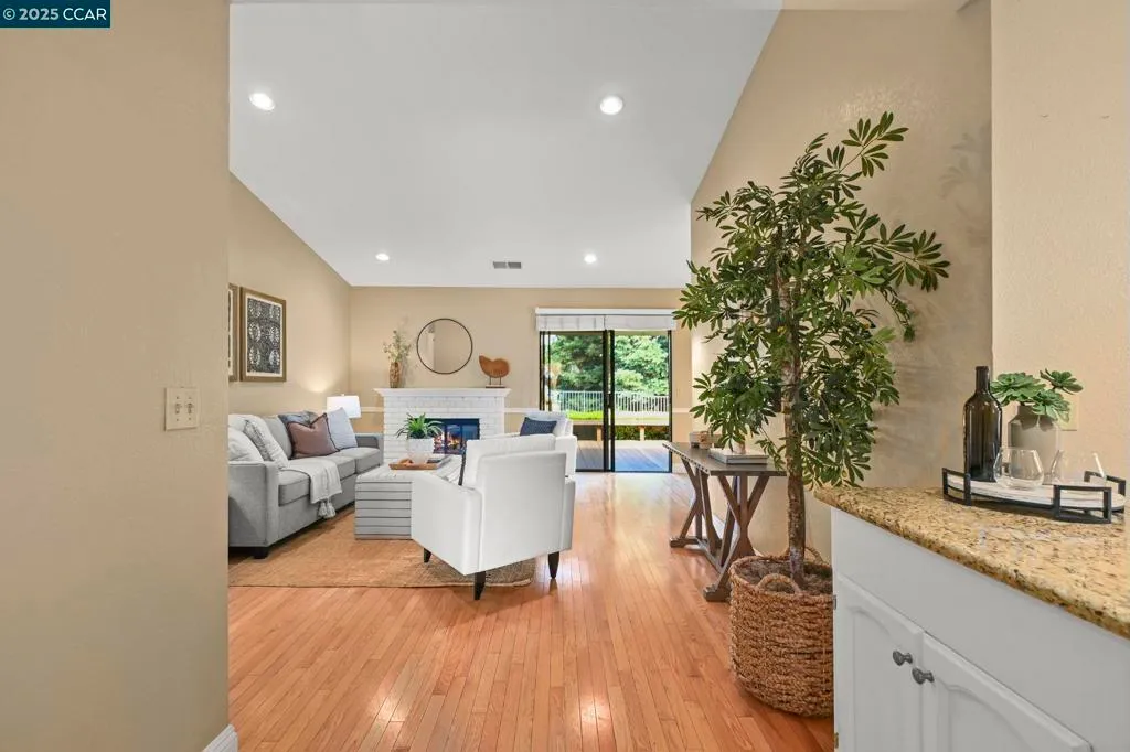 San Ramon, California 94582, United States, 4 Bedrooms Bedrooms, ,2 BathroomsBathrooms,Residential,Active,215364