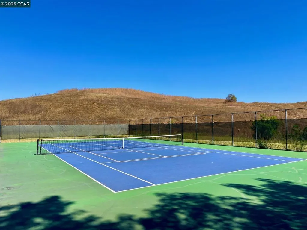 San Ramon, California 94582, United States, 4 Bedrooms Bedrooms, ,2 BathroomsBathrooms,Residential,Active,215364