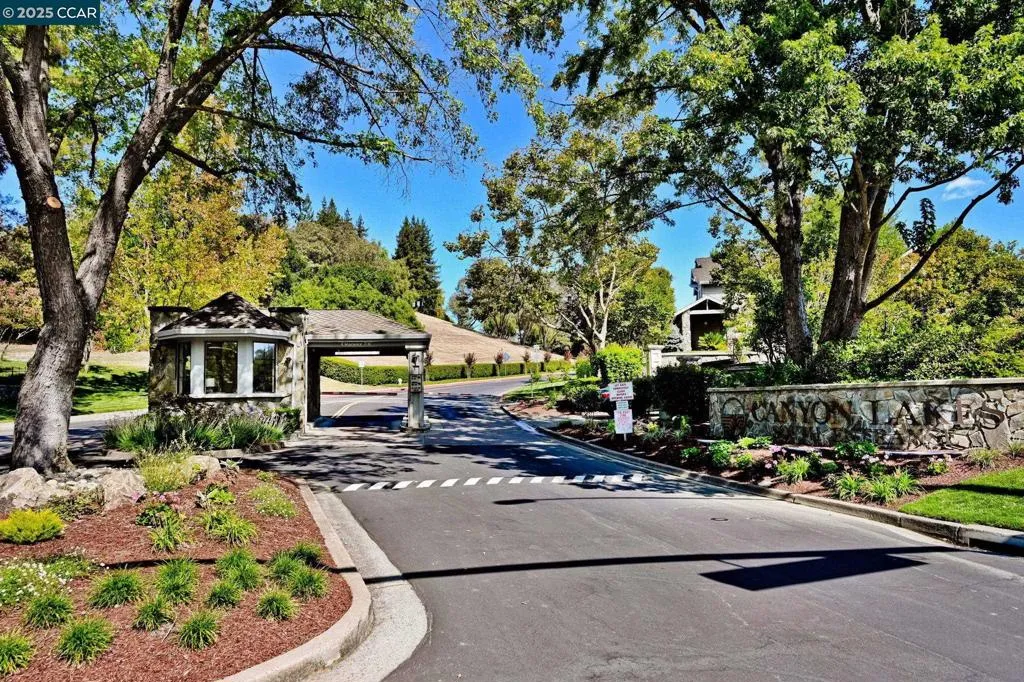 San Ramon, California 94582, United States, 4 Bedrooms Bedrooms, ,2 BathroomsBathrooms,Residential,Active,215364