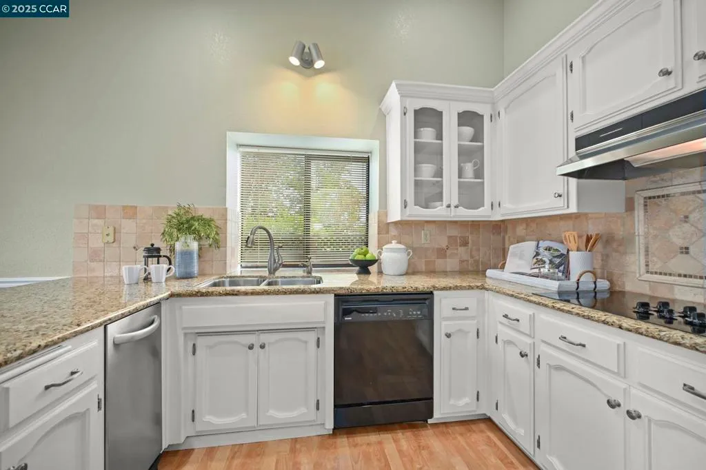 San Ramon, California 94582, United States, 4 Bedrooms Bedrooms, ,2 BathroomsBathrooms,Residential,Active,215364