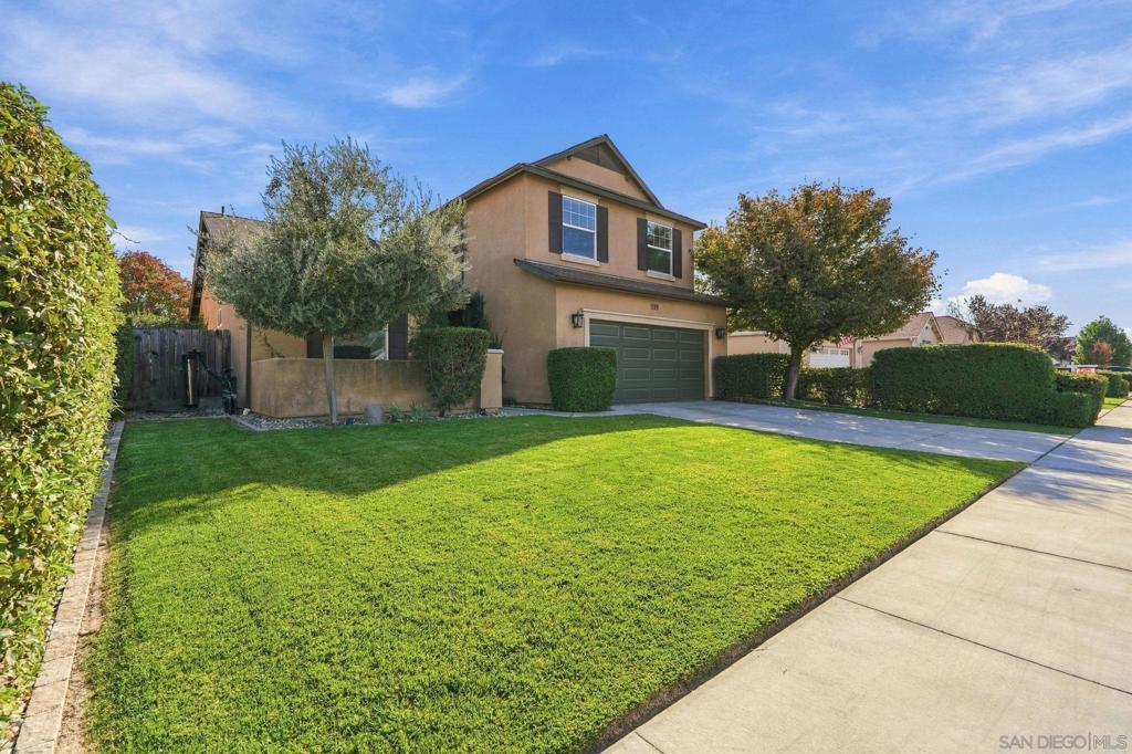 1119 W Muir Way