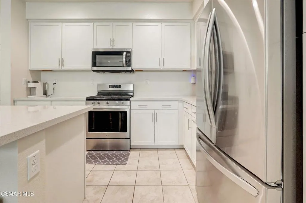 Simi Valley, California 93065, United States, 3 Bedrooms Bedrooms, ,3 BathroomsBathrooms,Residential,Pending,216566