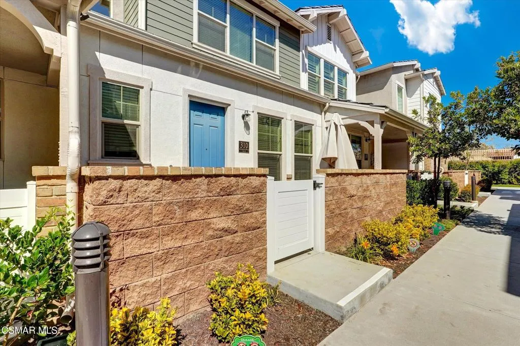 Simi Valley, California 93065, United States, 3 Bedrooms Bedrooms, ,3 BathroomsBathrooms,Residential,Pending,216566