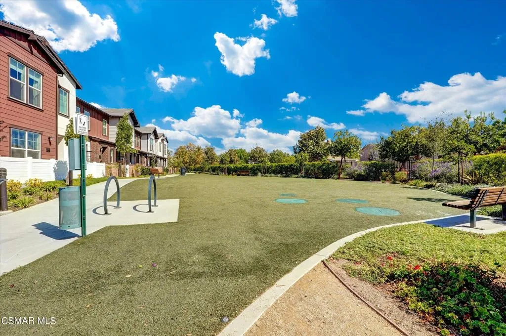 Simi Valley, California 93065, United States, 3 Bedrooms Bedrooms, ,3 BathroomsBathrooms,Residential,Pending,216566