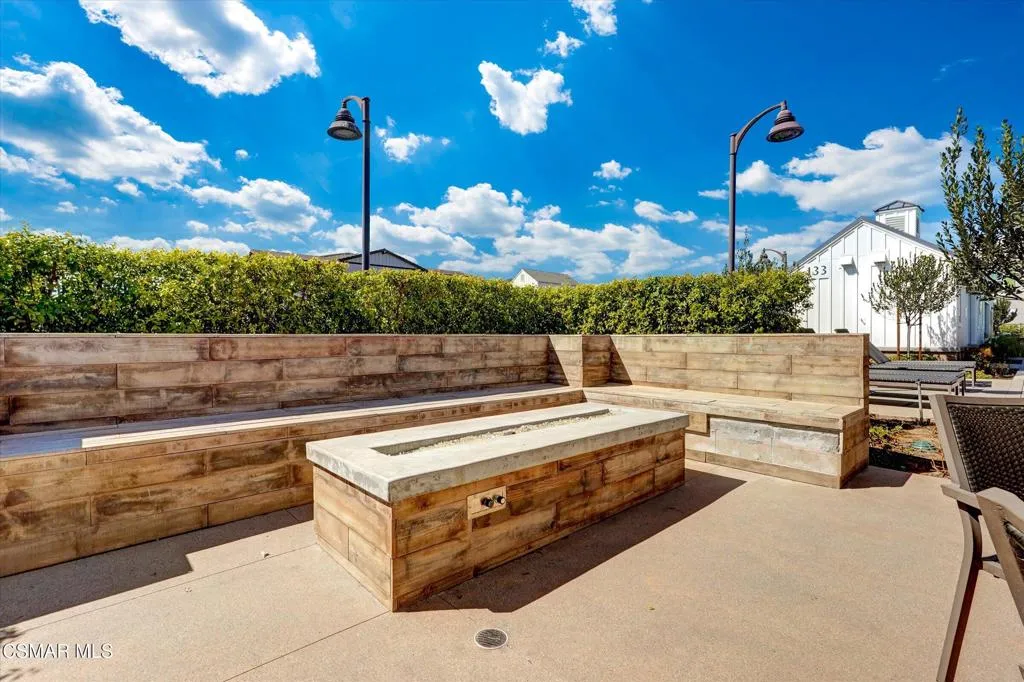 Simi Valley, California 93065, United States, 3 Bedrooms Bedrooms, ,3 BathroomsBathrooms,Residential,Pending,216566