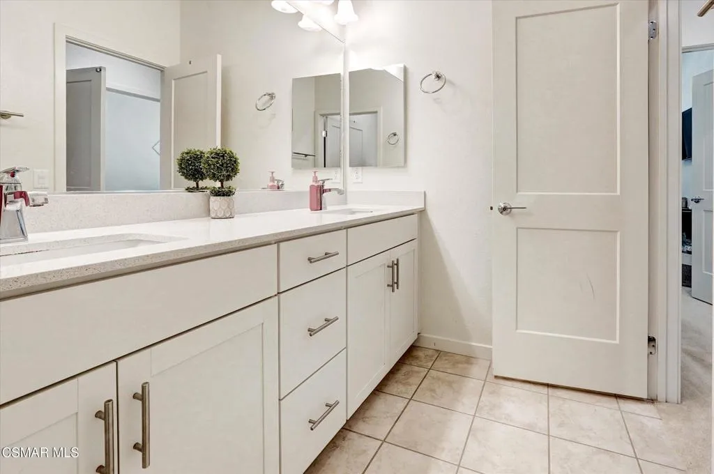 Simi Valley, California 93065, United States, 3 Bedrooms Bedrooms, ,3 BathroomsBathrooms,Residential,Pending,216566