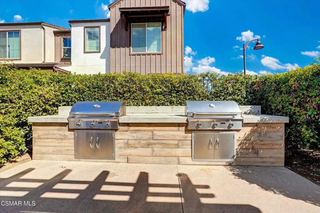 Simi Valley, California 93065, United States, 3 Bedrooms Bedrooms, ,3 BathroomsBathrooms,Residential,Pending,216566