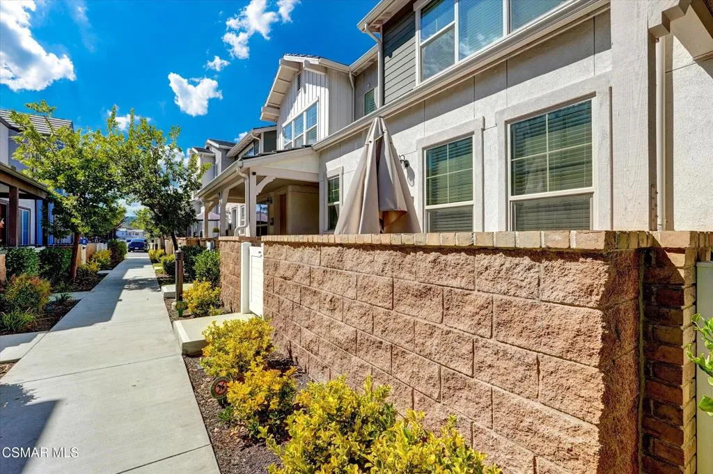 Simi Valley, California 93065, United States, 3 Bedrooms Bedrooms, ,3 BathroomsBathrooms,Residential,Pending,216566