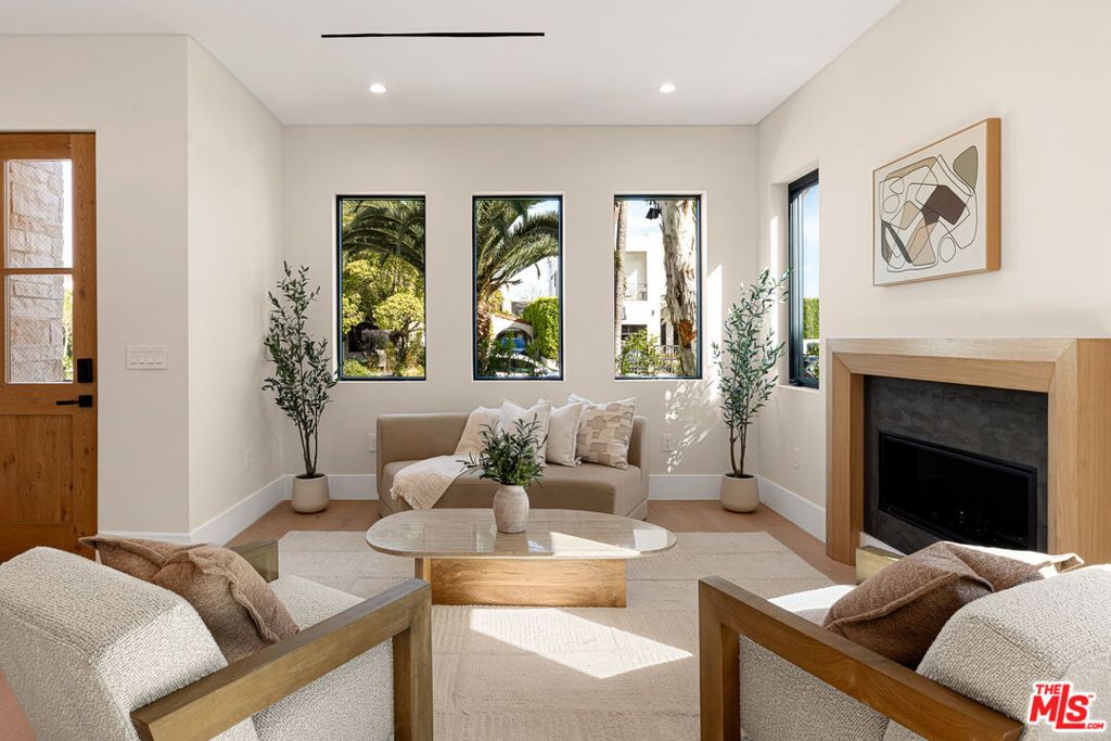 Photo of 1621 S Garth Avenue, Los Angeles, CA 90035 (MLS # 26660991)